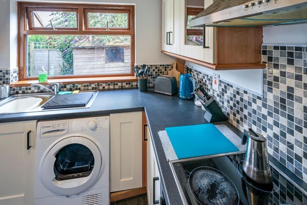 Modern 3 Bedroom House Close To Ferry And City Centre Белфаст Экстерьер фото