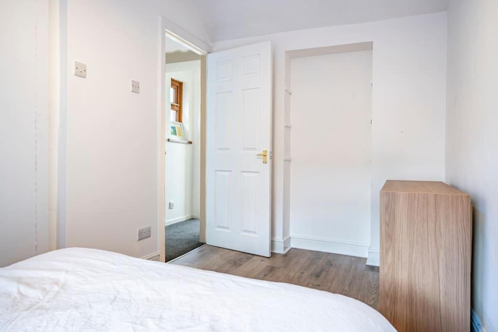 Modern 3 Bedroom House Close To Ferry And City Centre Белфаст Экстерьер фото